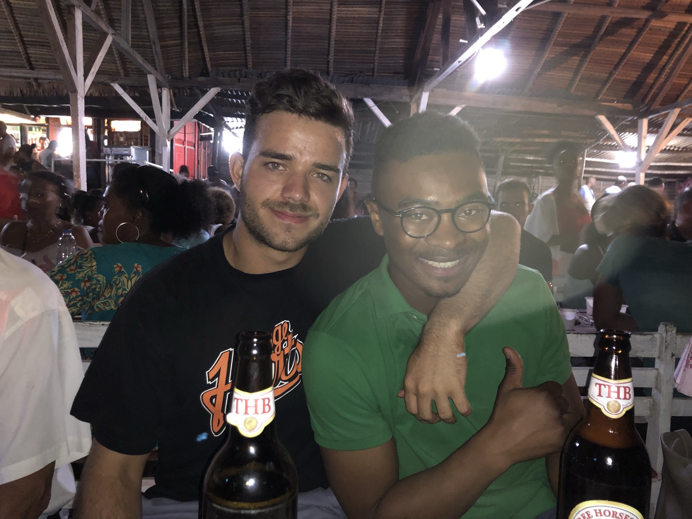 Justin muss Righi ein wenig festhalten, weil WILD | Madagaskar 2019 | Tatie Chris